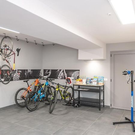 Raffy Family & Bike Hotel Діано-Марина Екстер'єр фото