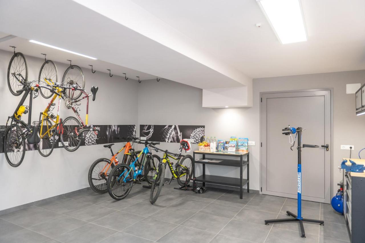 Raffy Family & Bike Hotel Діано-Марина Екстер'єр фото